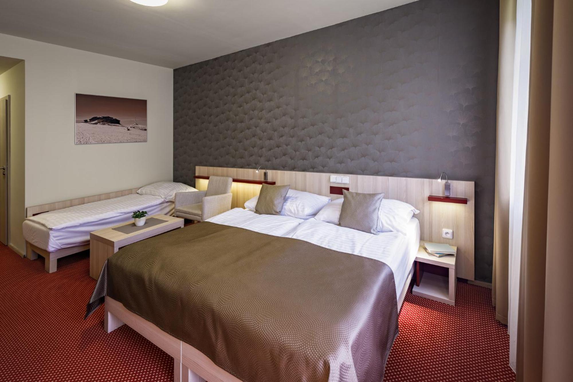 Peras Wellness Hotel Ludvikov Bagian luar foto